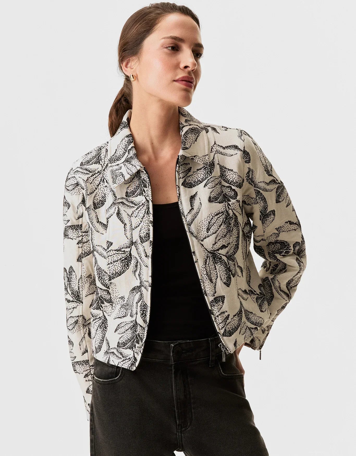 Chaqueta jacquard de lunares y hojas