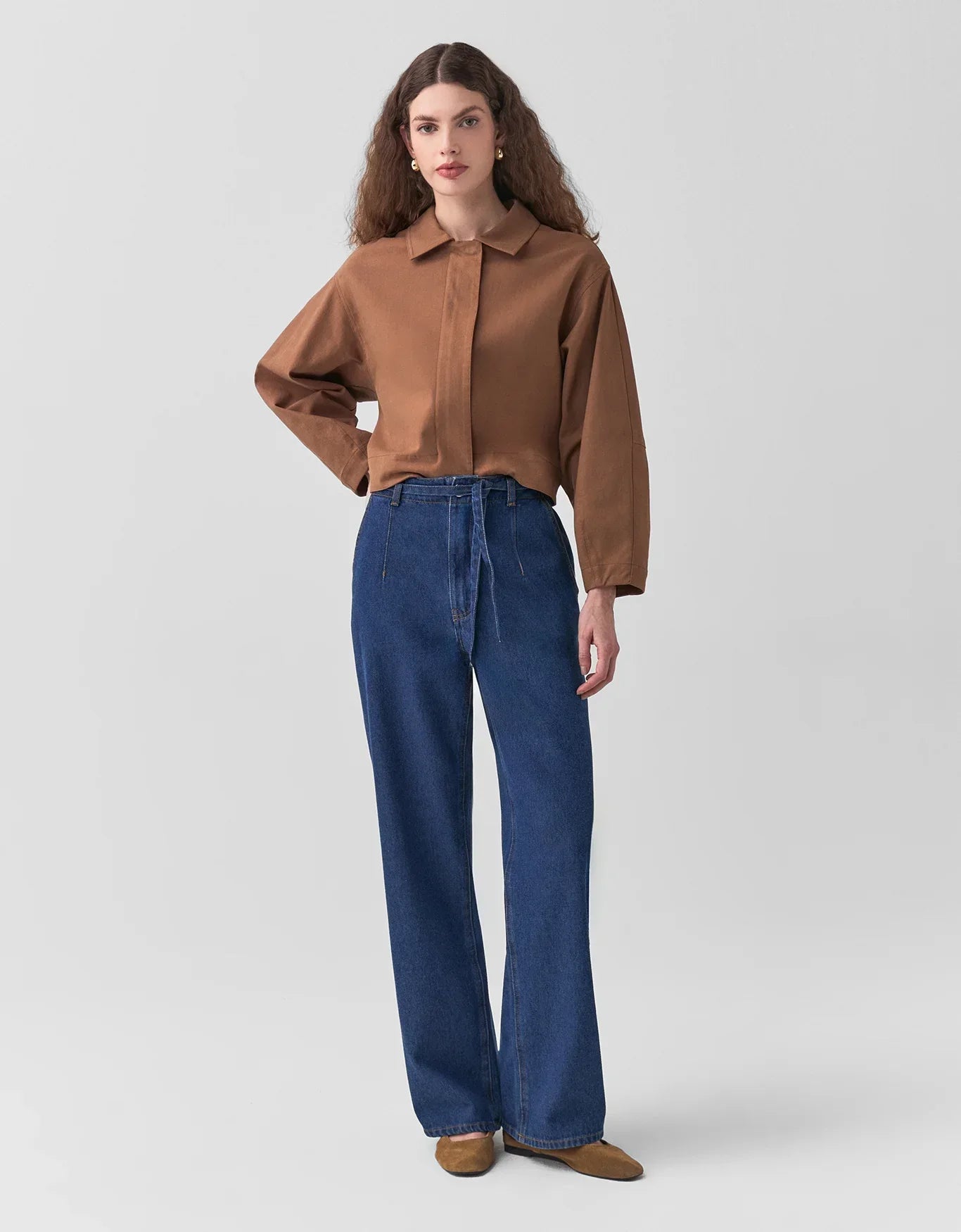 Pantalones vaqueros de pierna recta con cinturón