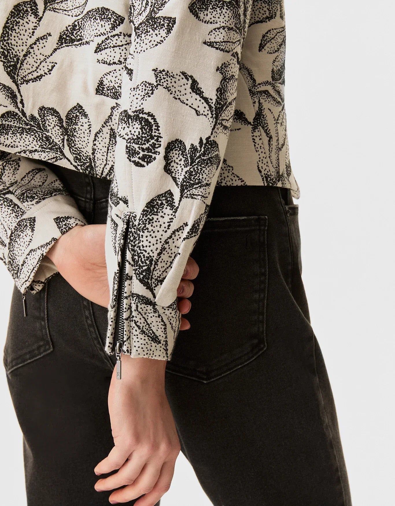 Chaqueta jacquard de lunares y hojas